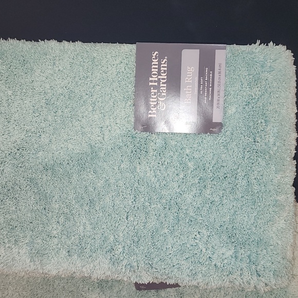 Better Homes and Gardens bath rugs - Picture 2 of 4